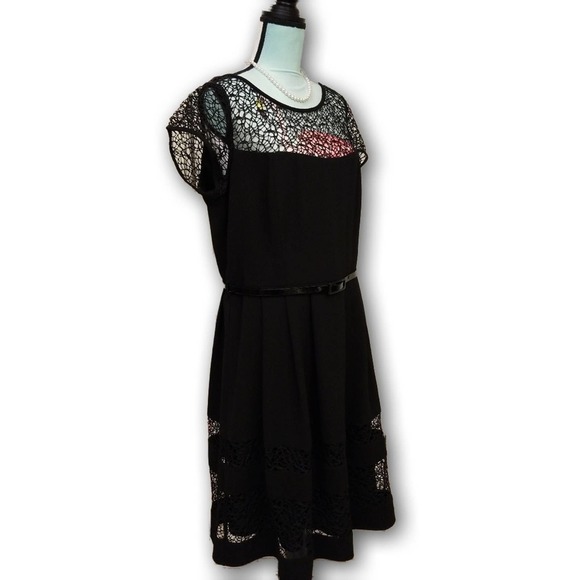 City Chic Crepe Crochet Trim Cocktail Dress M/18W - Picture 7 of 16